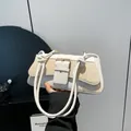 Sac à épaule baguette en cuir crocodile blanc et beige avec boucle en métal doré - Blanc