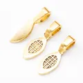 Detail view of gold vintage zinc alloy spade pendant clasps with grid texture - Antique Gold