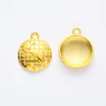 Détails de pendentifs globe ronds dorés en alliage avec carte en relief au dos - Or
