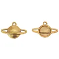 Detailweergave van antiekgouden Saturnus-hangers met voor- en achterkant voor DIY-sieraden - Antiek Goud