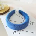 Cerchietto blu in morbida pelliccia sintetica di coniglio con design minimalista accogliente - Blu Zaffiro