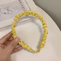 Diadema plisada amarilla de estilo francés en satén con acabado texturizado - Amarillo
