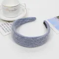 Dettaglio fascia larga in maglia blu Morandi con texture soffice e fodera interna antiscivolo - Grigio