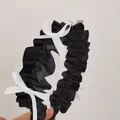 Gefalteter schwarzer Stoffhaarreif mit weißen Schleifen im Lolita-Stil Accessoire - Schwarz (Weiße Schleife)