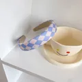 Dettaglio cerchietto imbottito a scacchi in tessuto blu e viola con fodera opaca - Cerchietto Blu