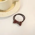 Elegante bruine hars strik haarelastiek met dubbele elastische band in minimale stijl - Donkere Koffie Haarelastiekje