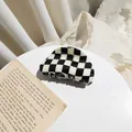 Elegante pinza per capelli in acetato con motivo a scacchi bianchi e neri da donna - Forma a Conchiglia a Griglia Grande