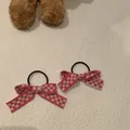 Chouchous à carreaux roses avec nœuds papillon pour femmes au design minimaliste chic - Rose rouge