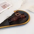 Eleganter Haarklammer aus bernsteinfarbenem Acryl mit goldenem Federverschluss - Karamell