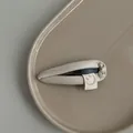 Minimalistische beige PU-Leder Haarklammer mit einem süß bestickten Smiley-Gesicht - Weiß