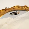 Elegante molletta a goccia bordata d'oro con design a scacchi neri in acrilico - Black Seamless Teardrop