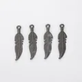 Vierer-Set dunkelgraue Feder-Anhänger aus Zinklegierung für DIY-Schmuckzubehör - Feder Design / Gunmetal-Schwarz