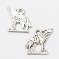 Par de colgantes de lobo en plata vintage con sello S925 y textura de pelaje - Estilo Lobo Aullando (591) / Plata Antigua