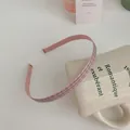 Serre-tête fin à carreaux rose et gris avec texture en tissu vintage pour filles - Bord étroit / Carreaux Rose et Gris