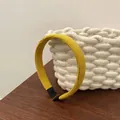 Cerchietto largo in maglia giallo brillante con trama tessuta fine e punte antiscivolo - Giallo zenzero