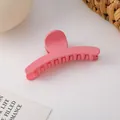 Grande pince à cheveux rose mat avec texture givrée pour coiffures élégantes relevées - Rose