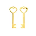 Detailopname van hartvormige goudkleurige sleutelhangers voor DIY-sieradenaccessoires - Goud