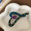 Irregular heart hair claw clip with blue and purple enamel contrast on dark resin - Streamline Heart Blue Purple Contrast Style (F1719 Blue Green)