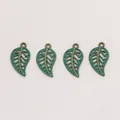 Détail de pendentifs feuilles en bronze avec émail vert pour création de bijoux DIY - Vert Antique