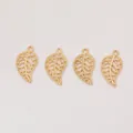 Détail de quatre pendentifs feuilles dorés en alliage avec nervures délicates - Or KC