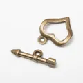 Fermoir toggle cœur en bronze vintage avec barre flèche pour création de bijoux - Bronze Antique