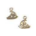 Paar vintage bronzen zeilboot hangers voor DIY sieraden met gedetailleerd nautisch ontwerp - Antiek Brons