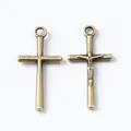 Ciondoli a croce in bronzo vintage con rilievo del crocifisso per gioielli fai da te - Bronzo Antico