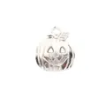 Gros plan du pendentif citrouille vintage argentée avec visage pour création de bijoux - Argent Brillant