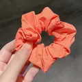 Coletero de tela color naranja coral vibrante con textura plisada de algodón suave - Naranja