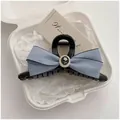 Pinza per capelli con fiocco in denim blu e dettaglio rosa con perle per donna - Azzurro