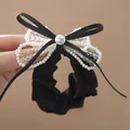 Elegante elastico per capelli a fiocco nero con perle, cristalli e bottone d'argento - Elastico per Capelli a Farfalla