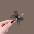 Macro di fermaglio per capelli a fiocco in rete nera con strass scintillanti fissi - Clip A Forma Di Anatra Con Strass