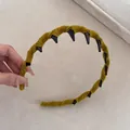 Cerchietto in velluto giallo senape con denti antiscivolo per acconciature quotidiane - Giallo