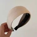 Dettaglio macro della trama intrecciata beige e fodera antiscivolo della fascia larga - Beige