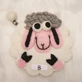 Petit porte-monnaie mouton en feutre de laine blanc et gris avec pompon et détail B - Style B