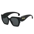 Modische große quadratische schwarze Sonnenbrille mit goldenem Mincheng-Logo und grauen Gläsern - Schwarzer Rahmen Schwarz Graue Gläser