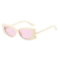 Lunettes de soleil papillon chic beige crème avec verres rose clair et accents en métal doré - Standard / Monture Rose / Verres Roses