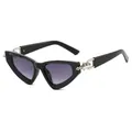 Occhiali da sole cat-eye neri con lenti sfumate e borchie metalliche argentate - Montatura Nera Grigio Sfumato