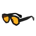 Lunettes de soleil polygonales avec monture noire épaisse et verres orange - Monture Noire Verres Orange Jaune