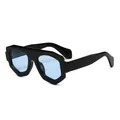 Lunettes de soleil polygonales avec monture noire épaisse et verres bleu clair - Monture Noire Verres Bleus