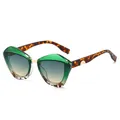 Lunettes papillon vertes à texture d'écailles avec branches en écaille et dégradé - Monture Écaille Verte Verre Thé Vert