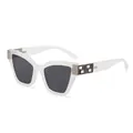 Lunettes de soleil œil de chat blanches transparentes avec décor grec et verres noirs - Monture Blanc Gelée Lentille Grise