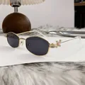 Occhiali da sole ovali retrò con montatura in oro e lenti scure per un look vintage y2k - Montatura Oro Grigio Tinta Unita
