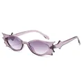 Gotische Fledermaus-Sonnenbrille in Transparent-Lila mit gezackten Flammenkanten - Transparenter Purpurroter Rahmen Purpurner Farbverlauf Gläser