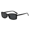 Klassische schwarze rechteckige Sonnenbrille mit dunklen Gläsern und silbernen Nieten-Details - Sonnenbrille / Schwarzer Rahmen Graue Gläser