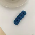Donkerblauwe gebreide haarspeld met kabelpatroon en metalen eendenbekclip voor meisjes - Marineblauw Gebreide Wol