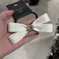 Elastico per capelli con fiocco in seta crema, cuore di cristallo e cordino nero - Zircone cuore bianco