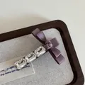 Französische Vintage-Haarspange mit lila Schleife und klaren Kristallen - Rosa Quadratischer Zirkonia Schleife