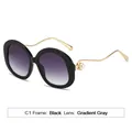 Gafas de sol redondas negras retro con patillas doradas onduladas y detalle de perla - Marco Negro Lentes Degradadas Grises (C1)