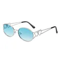 Ovale Sonnenbrille mit blauem Farbverlauf und silbernem Metallgestell mit Herz-Detail - Silberrahmen Verlaufs-Blau